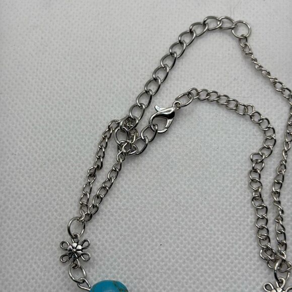 Brand New!! Flower and turquoise stone bracelet - Picture 2 of 5